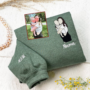 Custom Embroidered Mom Sweatshirt – Personalized Family Portrait Hoodie, Thoughtful Gift for Mom & Grandma